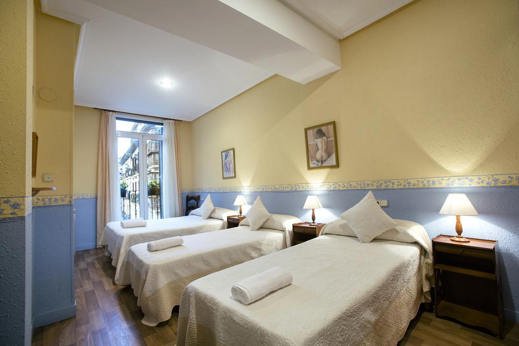 Pension Ibai San Sebastián Room photo